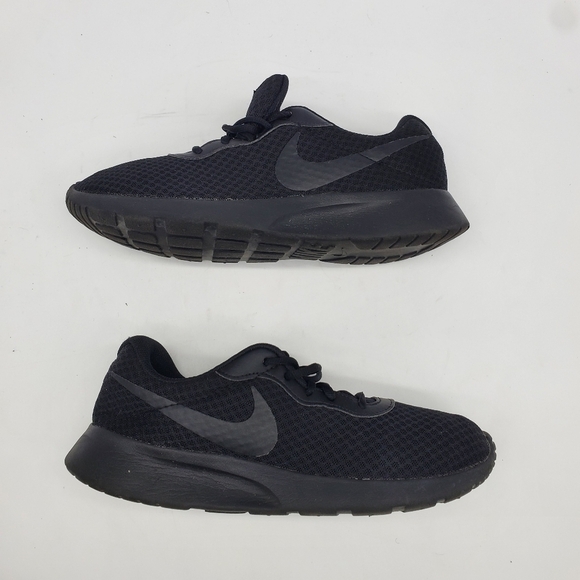 Nike Shoe Women's 10 Tanjun Triple Black Sneakers DJ6257-002 - Picture 5 of 8